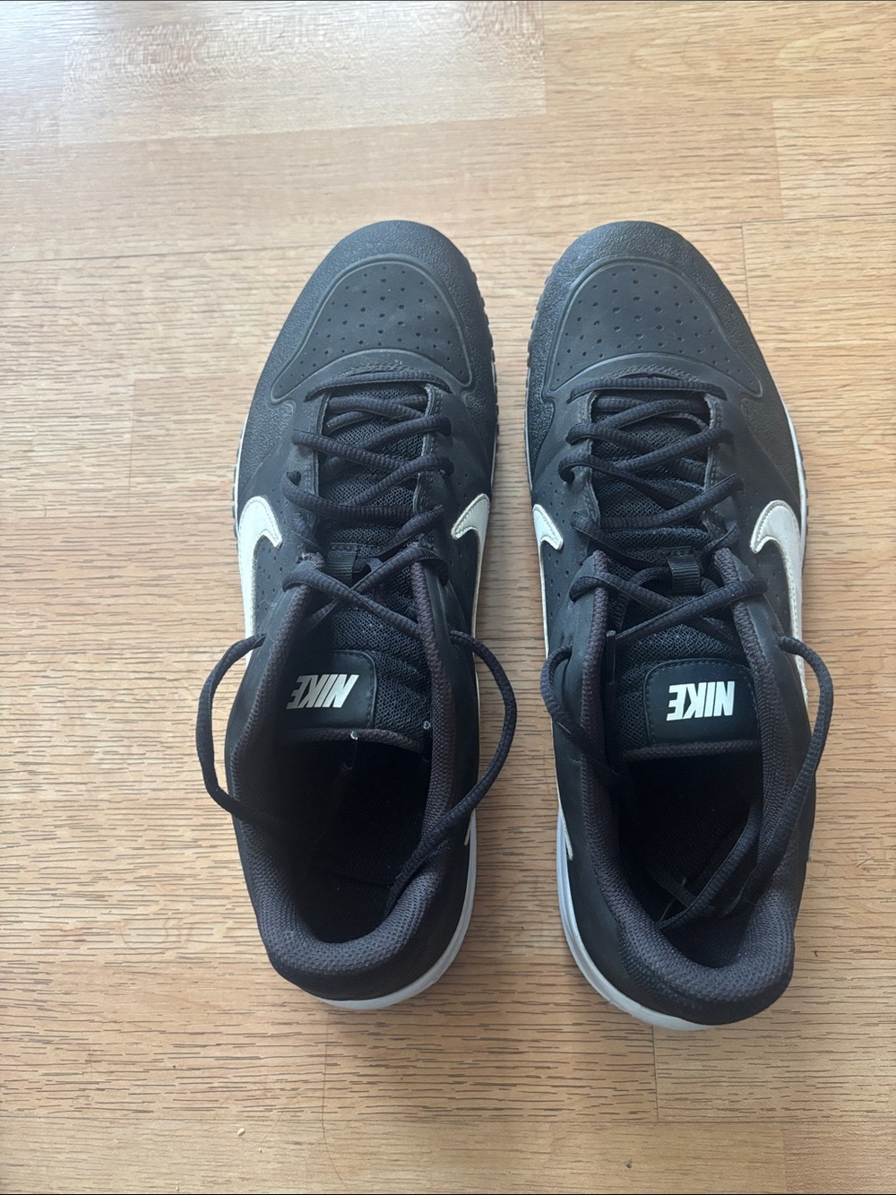 Nike Lunarlon Black Low-Top Sneakers with White Swoosh